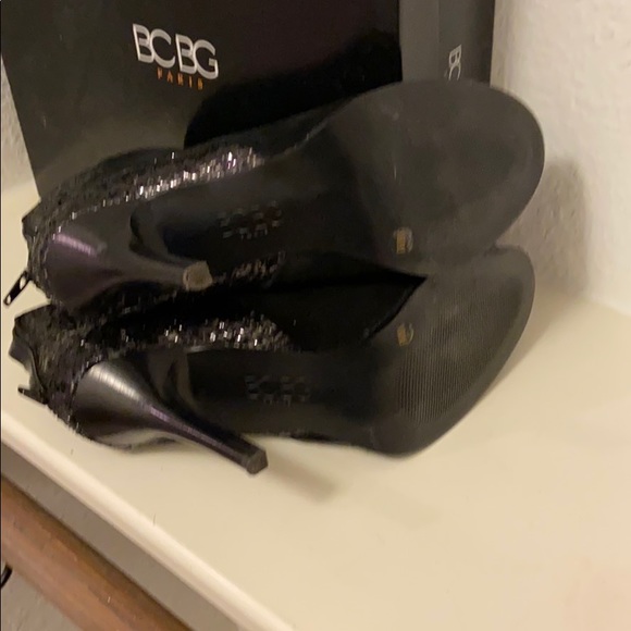BCBG black booties sz 9.5 - Picture 3 of 4